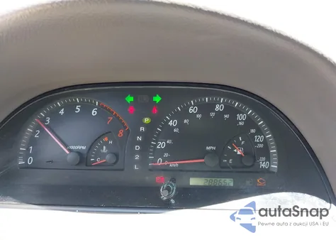 2003 Toyota Camry Le z USA, uszkodzony, nr VIN 4T1BE32KX3U698653